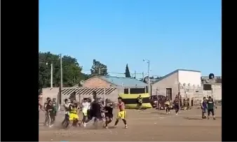 FUTBOL BARRIAL AGRESION ARBITRO