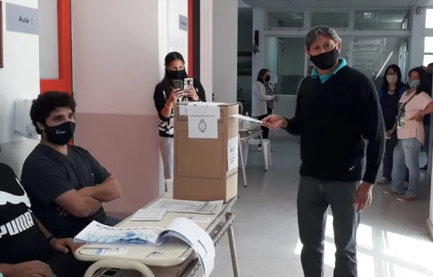 daniel cifuentes elecciones votando