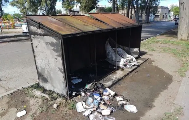plaza villarino contenedor vandalismo