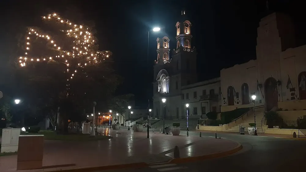 FIESTAS, ARBOL, PLAZA 7 DE MARZO, MUNICIPALIDAD
