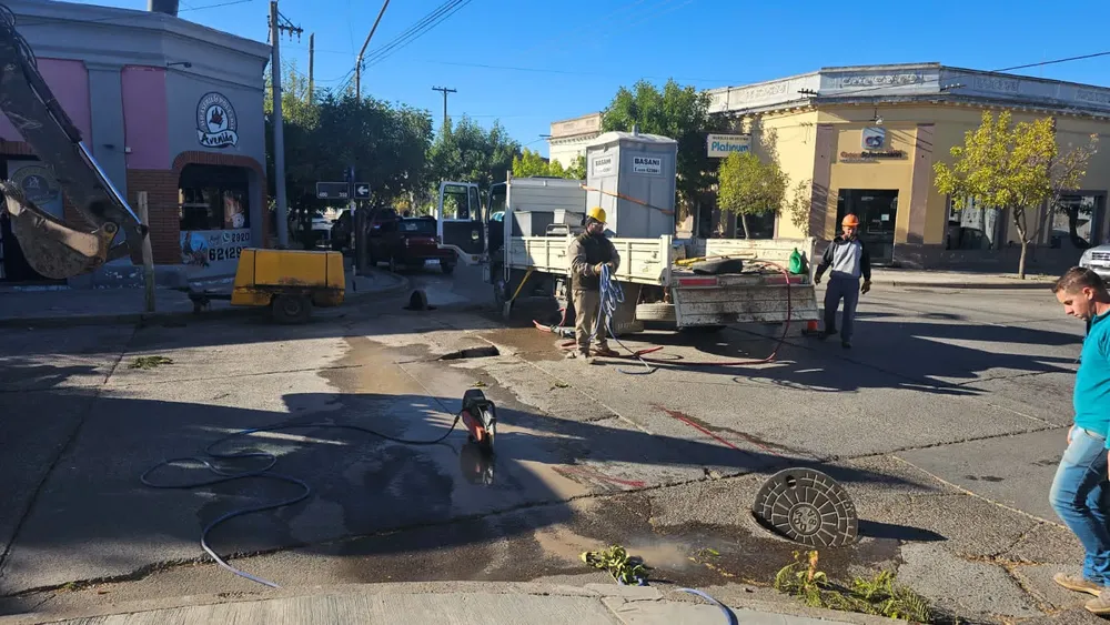TRABAJOS DE ABSA EN IRIGOYEN Y GARIBALDI
