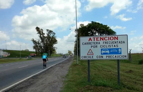 bicicletas ciclistas rutas carteles