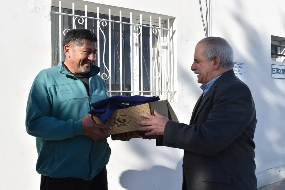 entrega indumentaria, servicios publicos