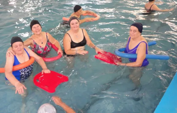 adultos mayores natación