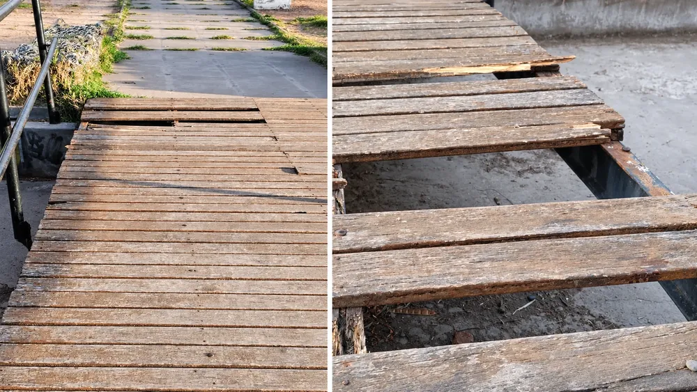 Pasarela de madera deteriorada