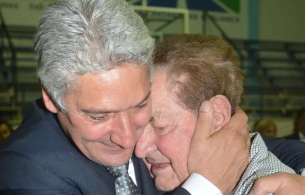 zara padre abrazo