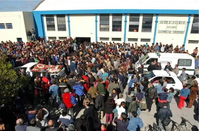 COLEGIO MALVINAS, MASACRE, SEPELIO