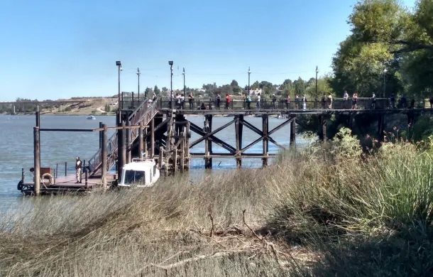 muelle de puentes lancha