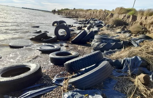 la baliza cubiertas neumaticos defensa costera