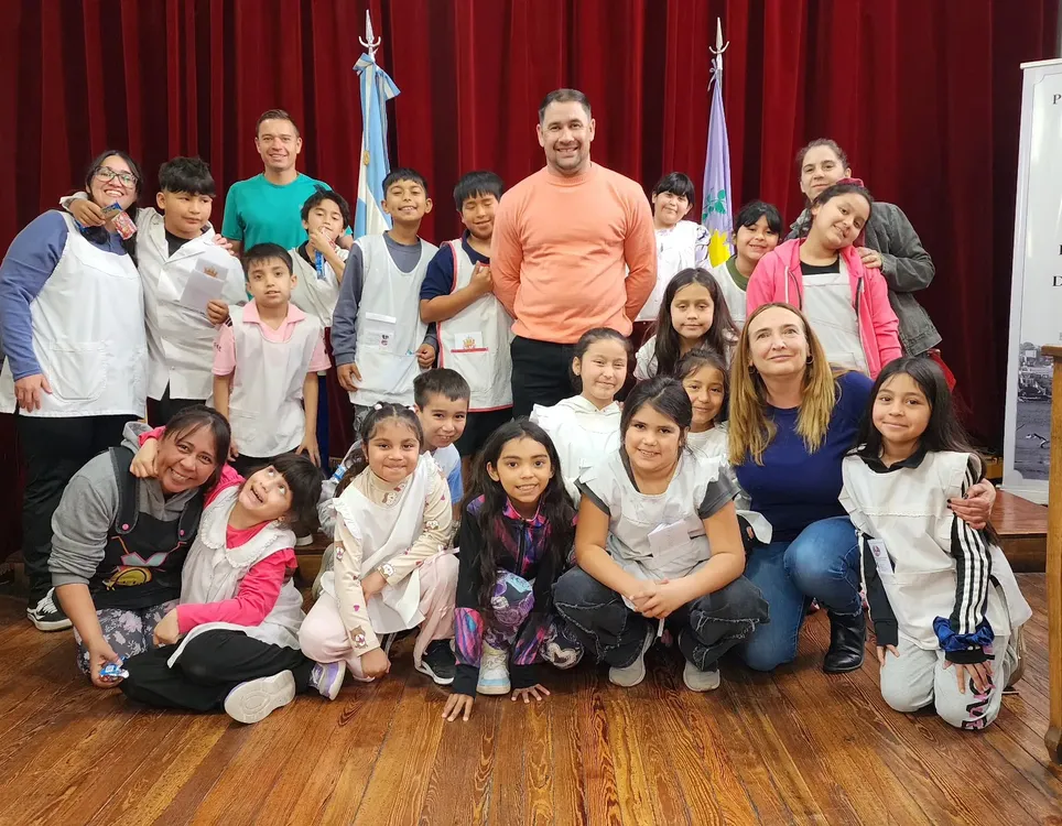 ESCUELA 8 HCD