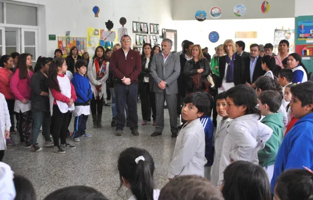 curetti unauguracion laboratorio escuela primaria 11