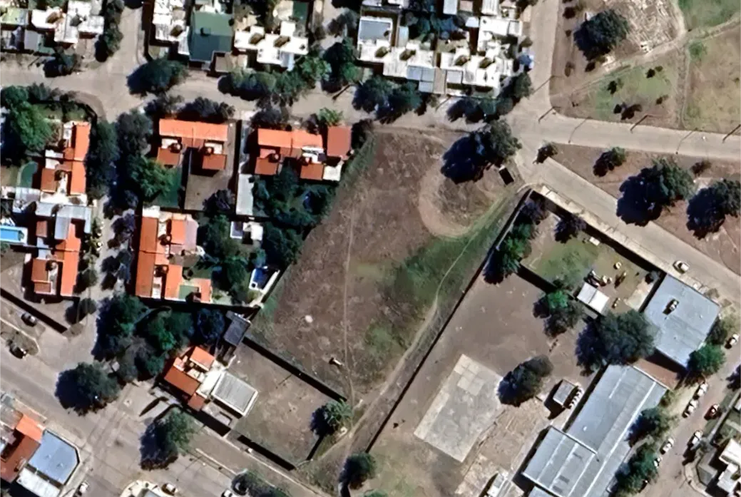 ESCUELA TECNICA, TERRENO