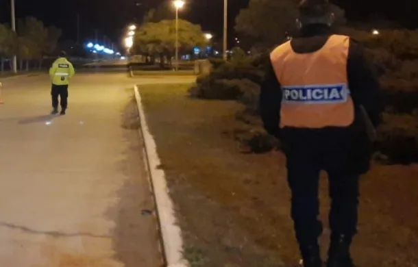 policías