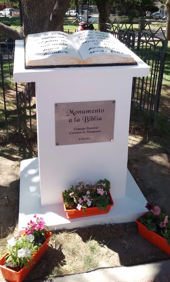 MONUMENTO A LA BIBLIA