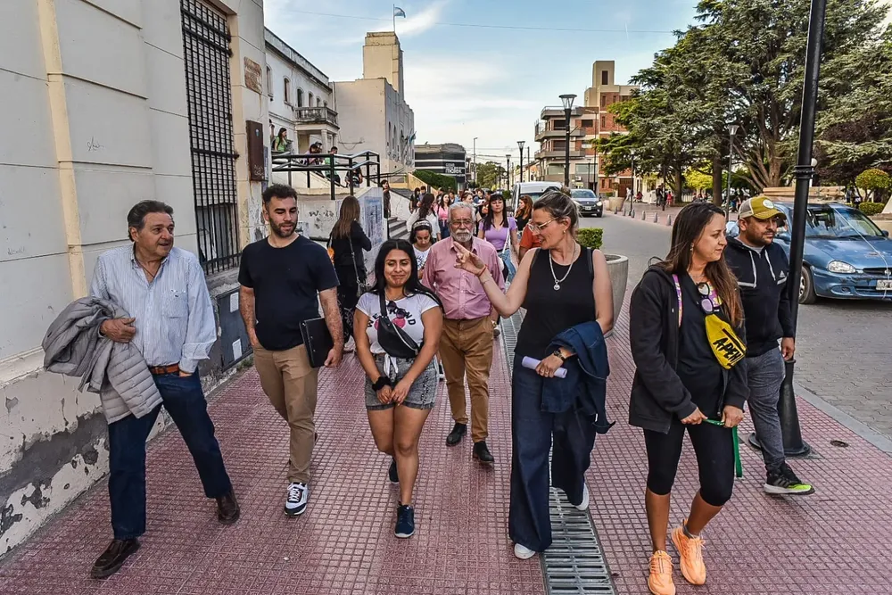 ESTUDIANTES UNIVERSIDAD ARTURO JAURETCHE