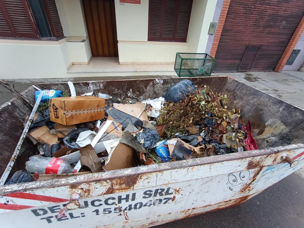 VOLQUETE BASURA CALLE ALSINA