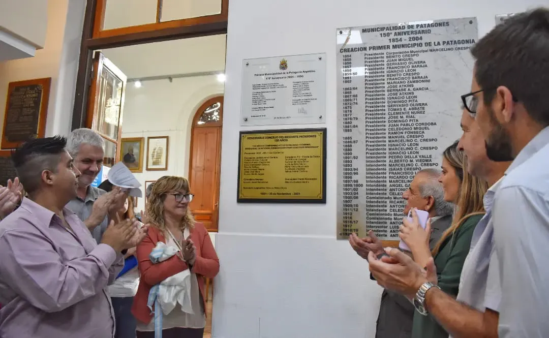 PLACA POR EL ANIVERSARIO DE LA FUNDACION DE LA MUNICIPALIDAD DE PATAGONES
