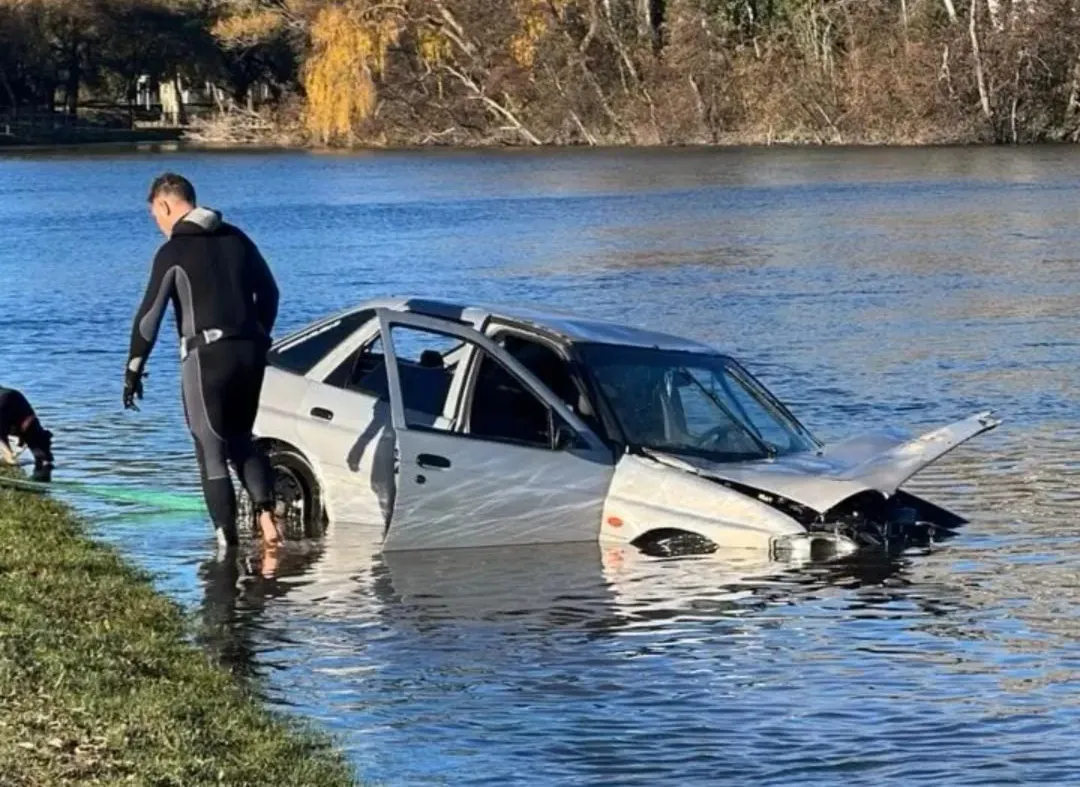 AUTO, RIO, PRIMER BAJADA