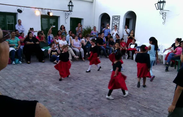 escuela municipal folklore