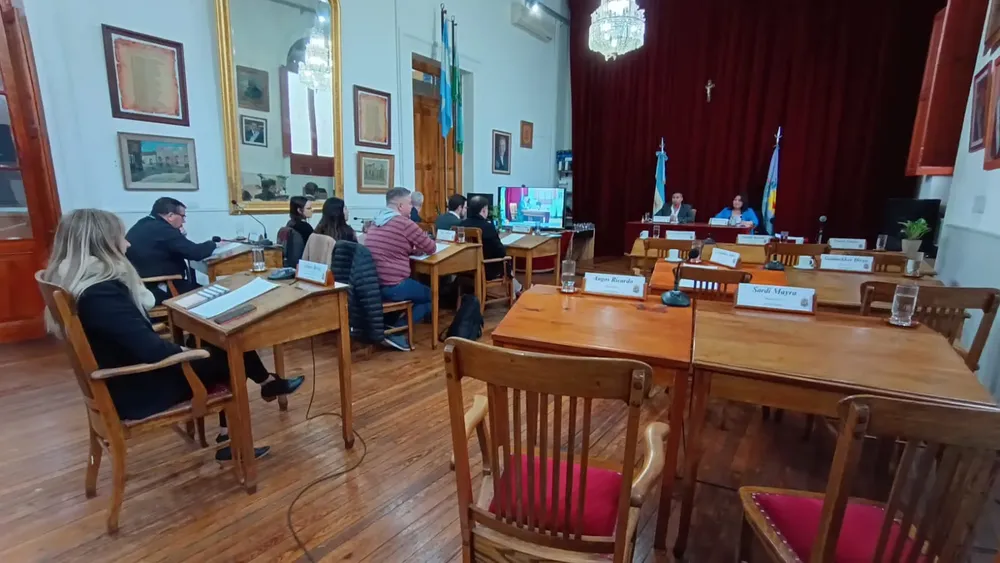 SESION DEL CONCEJO DELIBERANTE SIN LOS CONCEJALES DE JUNTOS