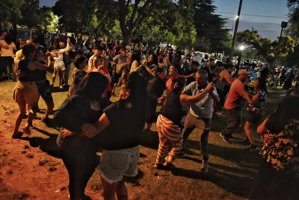 FOLKLORE PARQUE PIEDRA BUENA