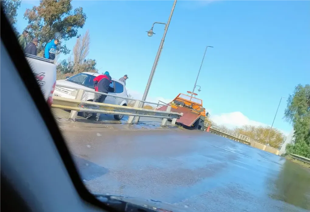 AUTO, PUENTE FERROCARRETERO, PASARELA