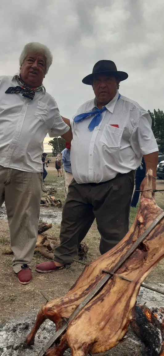 HECTOR TELLO, ASADORES