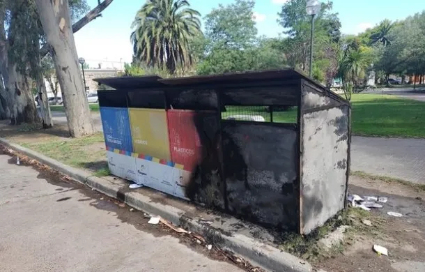 contenedor plaza villarino vandalismo