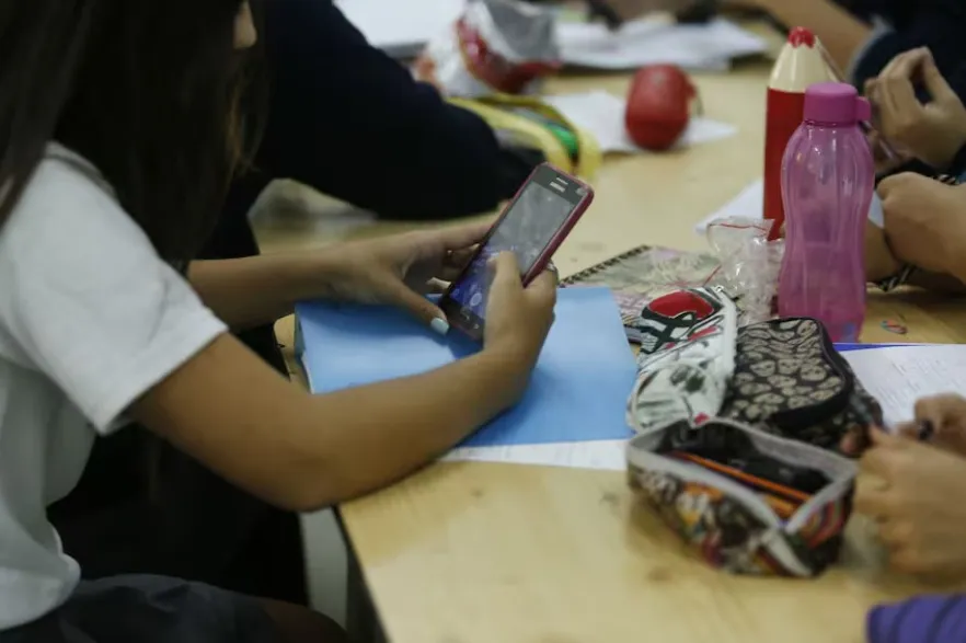 CELULARES EN ESCUELAS PRIMARIAS