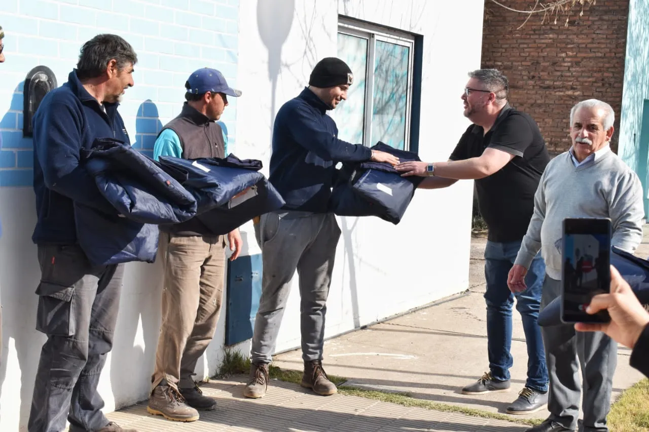 entrega de indumentaria