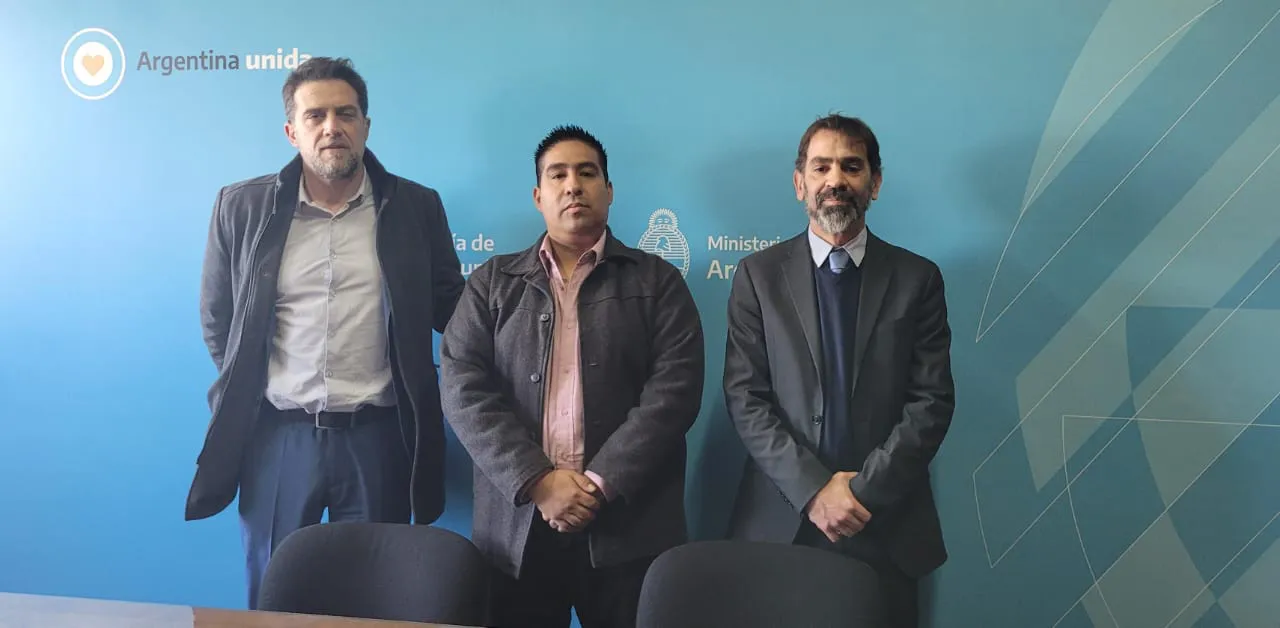 ROBERTO MARTINEZ JUNTO A Juanes Osaba Y Gonzalo Cabeza