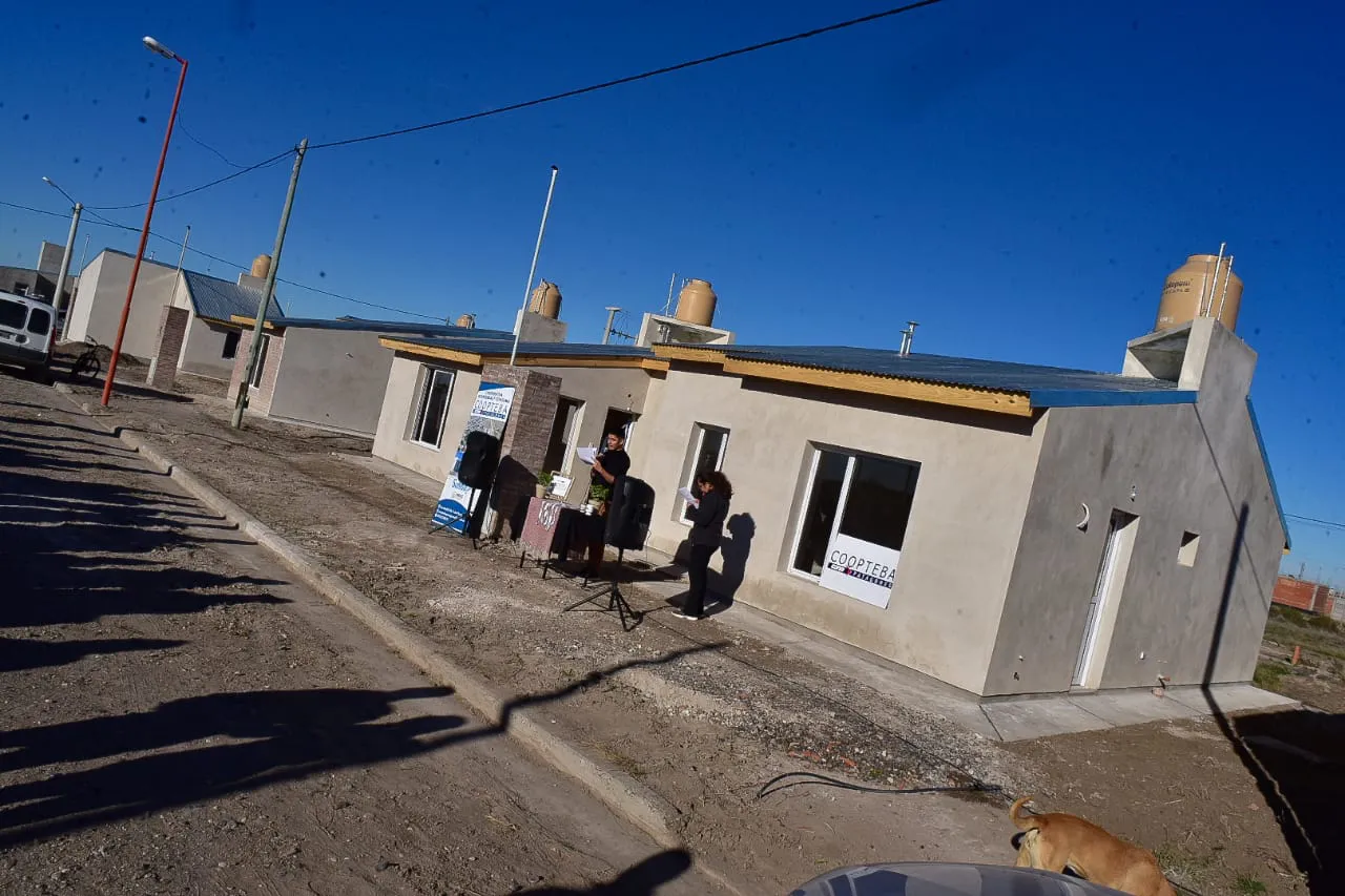 ENTREGA DE VIVIENDAS DE COOPTEBA
