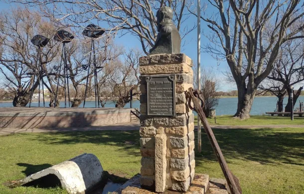 luis piedrabuena busto