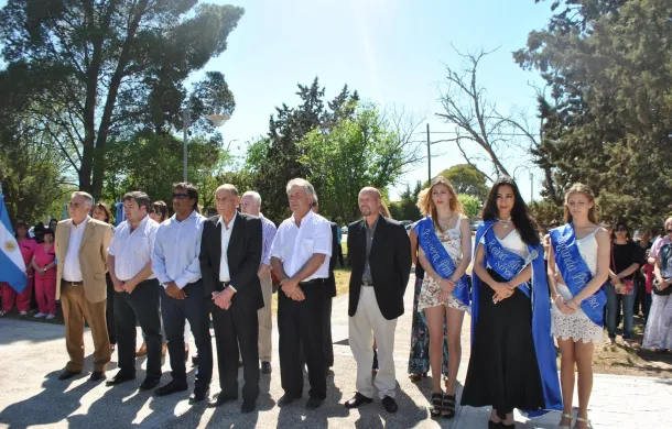 autoridades acto aniversario stroeder