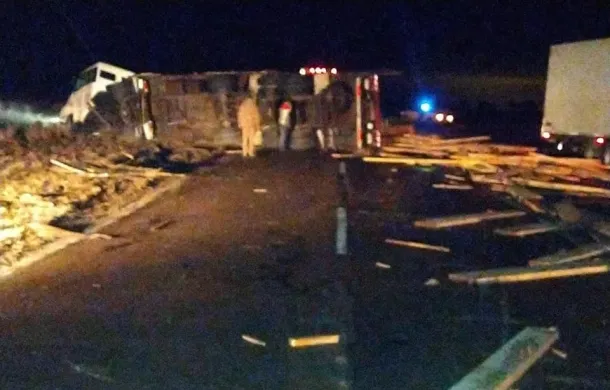 camion vuelco ruta 3