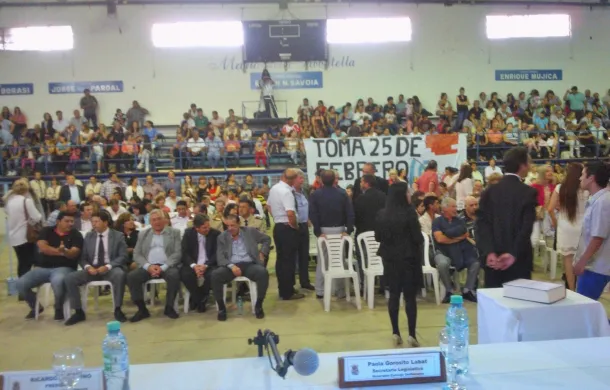 zara publico acto asuncion