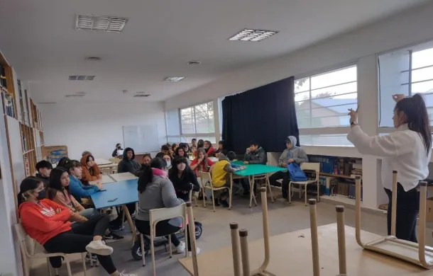 escuela charla centro municipal de adicciones