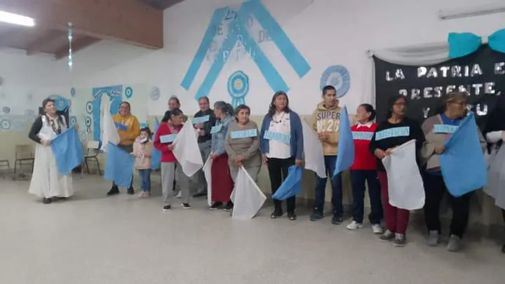 25 DE MAYO: ADULTOS MAYORES EN LA ESCUELA 14