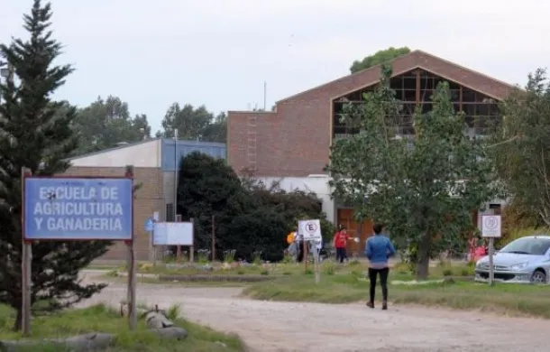escuela de agricultura y ganadería en la uns