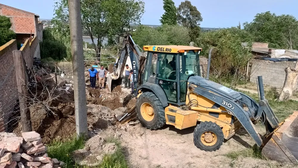 ABSA REPARA CAÑO - VIVIENDA DEMOLIDA