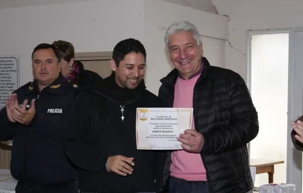 zara reconocimiento policías