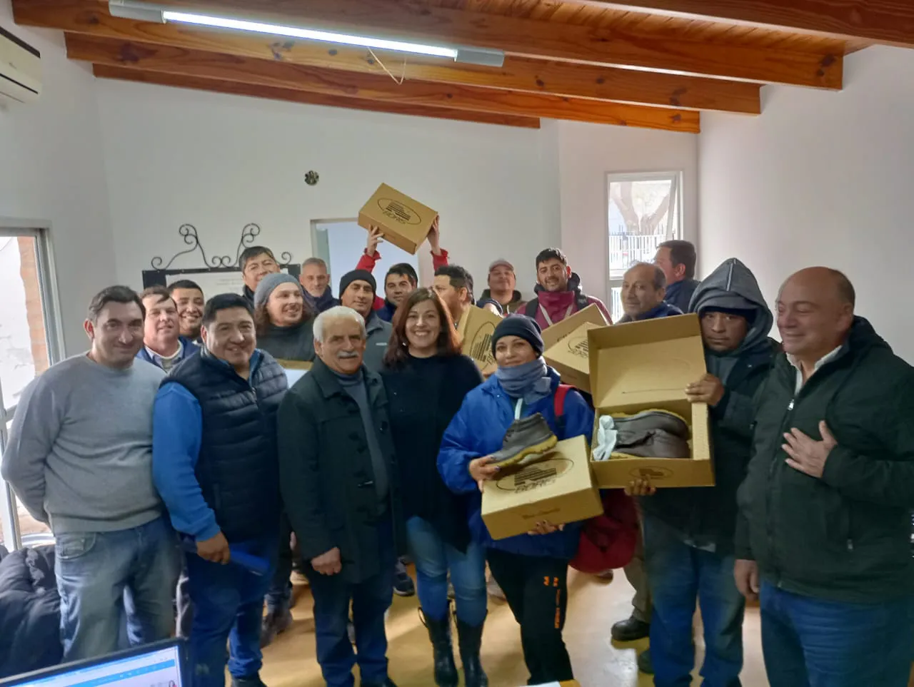MARINO ENTREGÓ INDUMENTARIA A TRABAJADORES DE SERVICIOS Y DE ESPACIOS VERDES