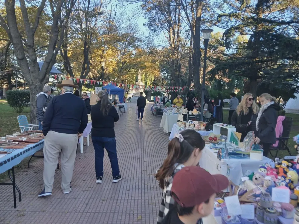 FERIA DE ARTESANOS PLAZA 7 DE MARZO
