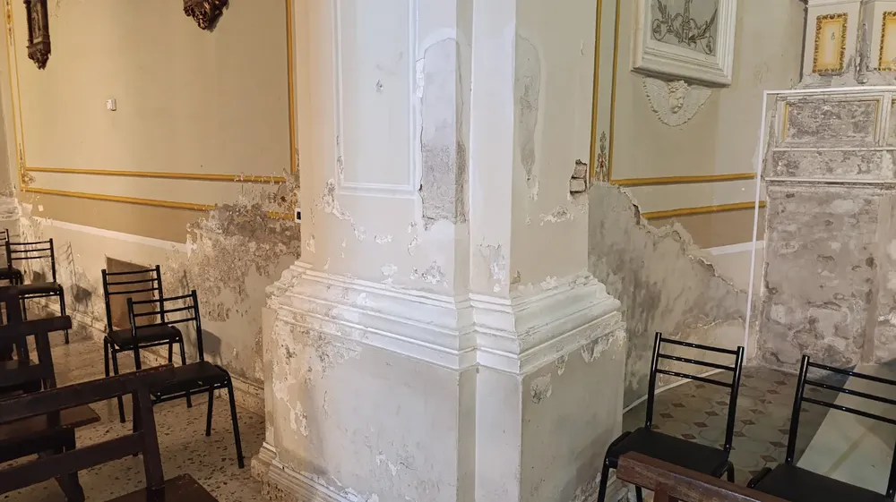 IGLESIA, PARROQUIA, HUMEDAD