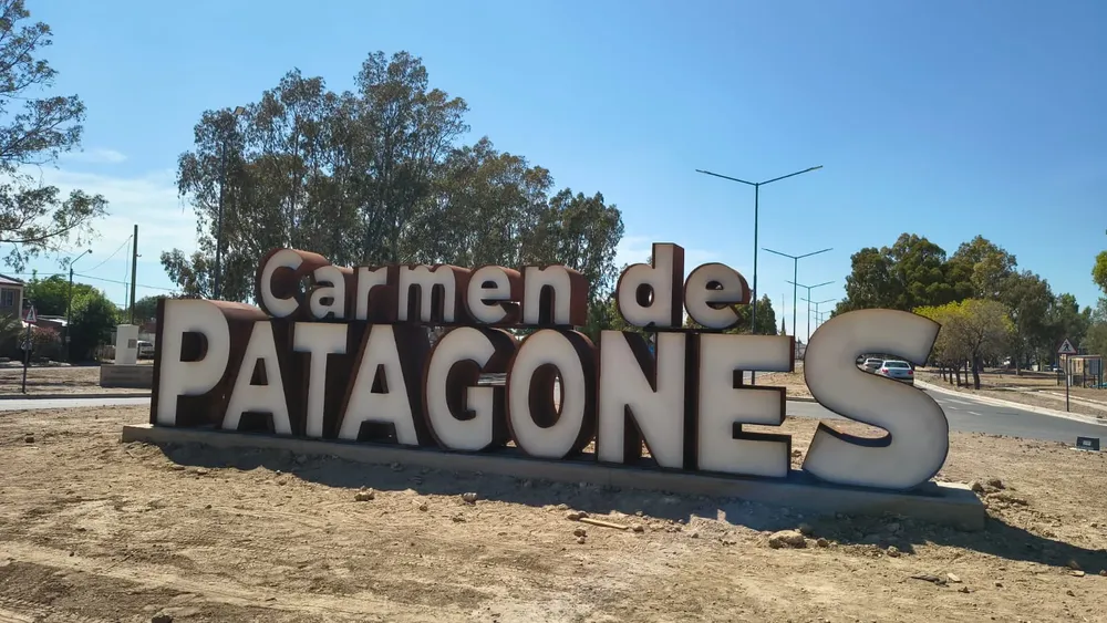 ACCESO CALLE IRIGOYEN CARTEL PATAGONES