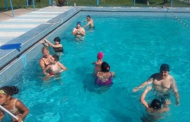 niños natación discapacidad