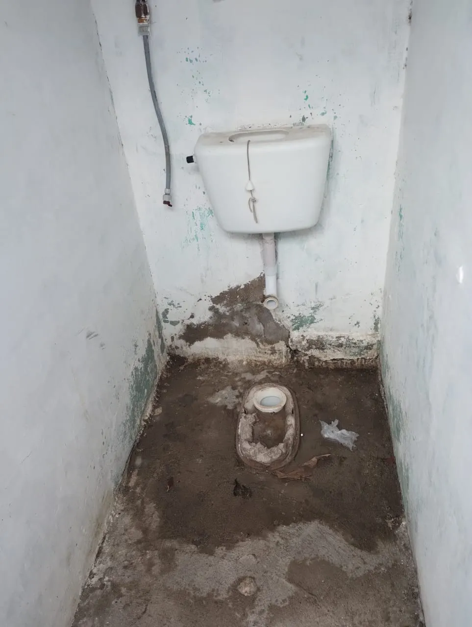 BANQUITO DE LA BUENA FE VANDALISMO BAÑO