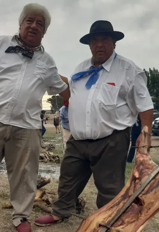 HECTOR TELLO, ASADORES