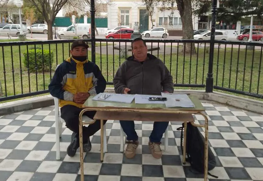 CARLOS VIDELA EN LA PLAZA