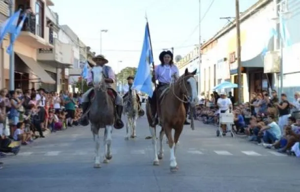 desfile civico fiesta de la soberania